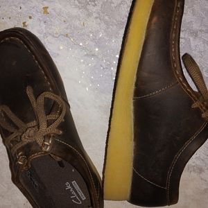 Clarks Wallabies sz 7 rich brown